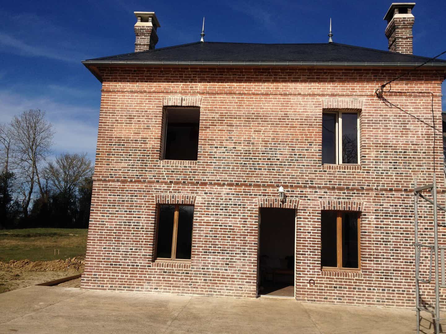 Réfection des façades et toiture d’une maison en brique rouge LJBATI